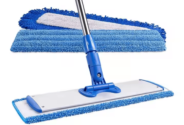 Flat mop with pads